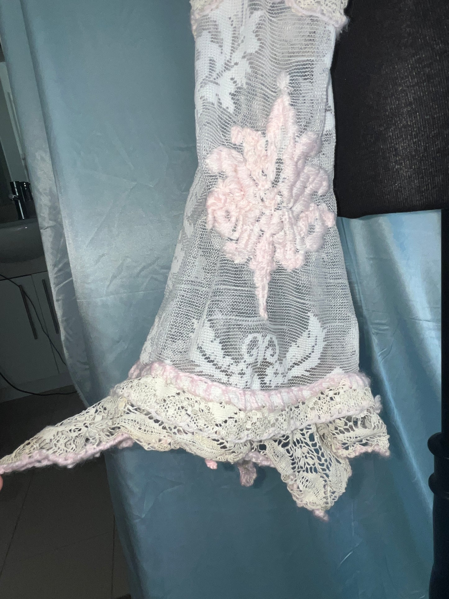 Embroidered Balero with lace details