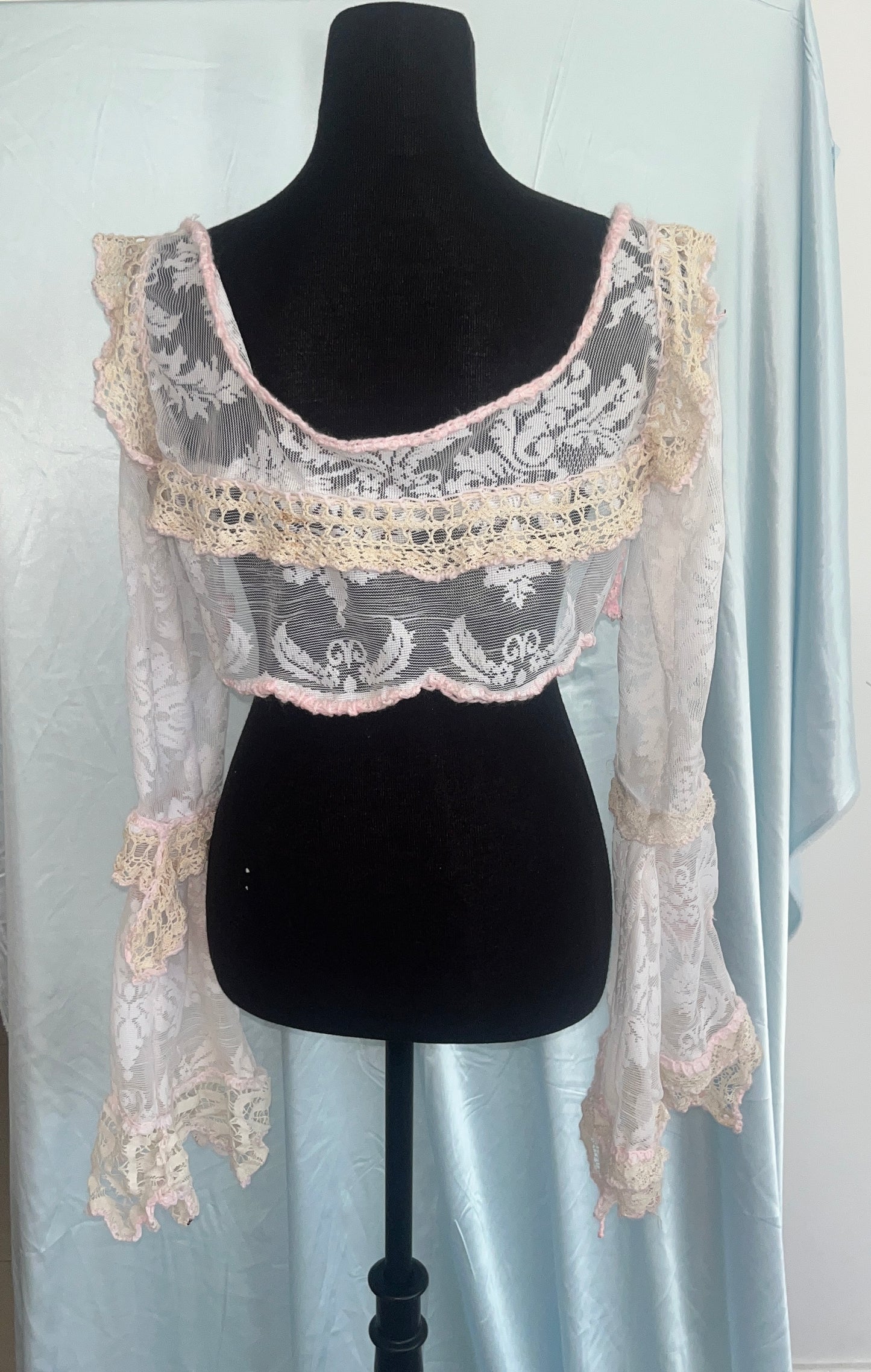Embroidered Balero with lace details