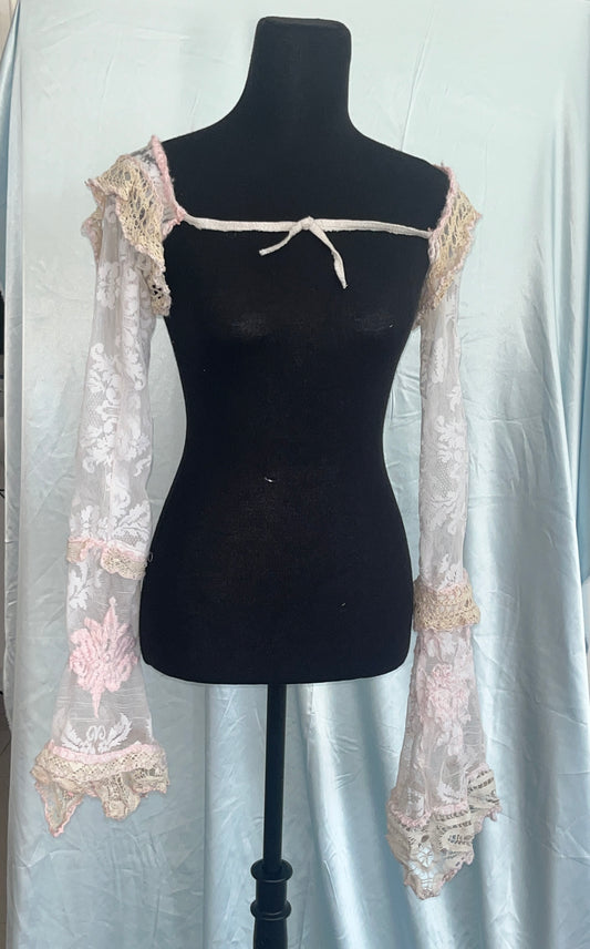 Embroidered Balero with lace details